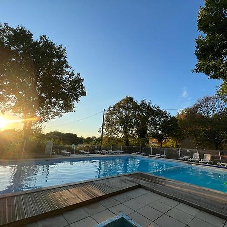 Emplacement Tente Camping Car Saint-Aubin-de-Nabirat Экстерьер фото