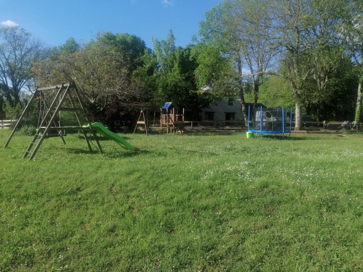 Emplacement Tente Camping Car Saint-Aubin-de-Nabirat Экстерьер фото